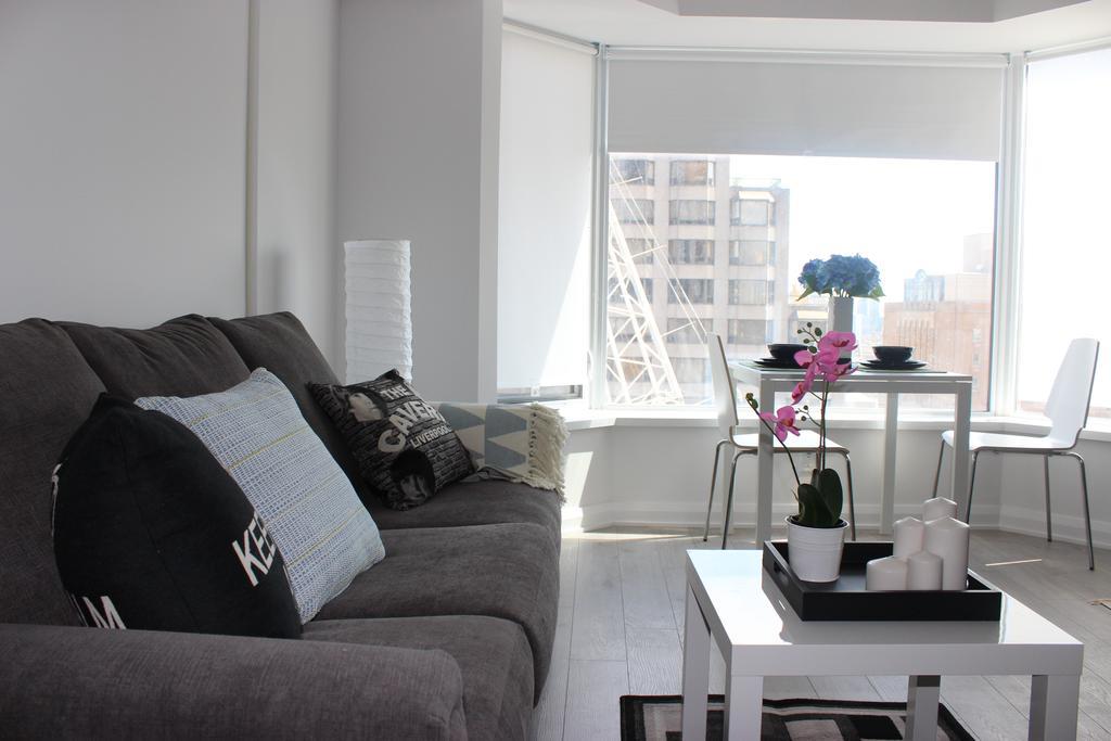 Atlas Suites - Yorkville Furnished Apartments Toronto Room photo