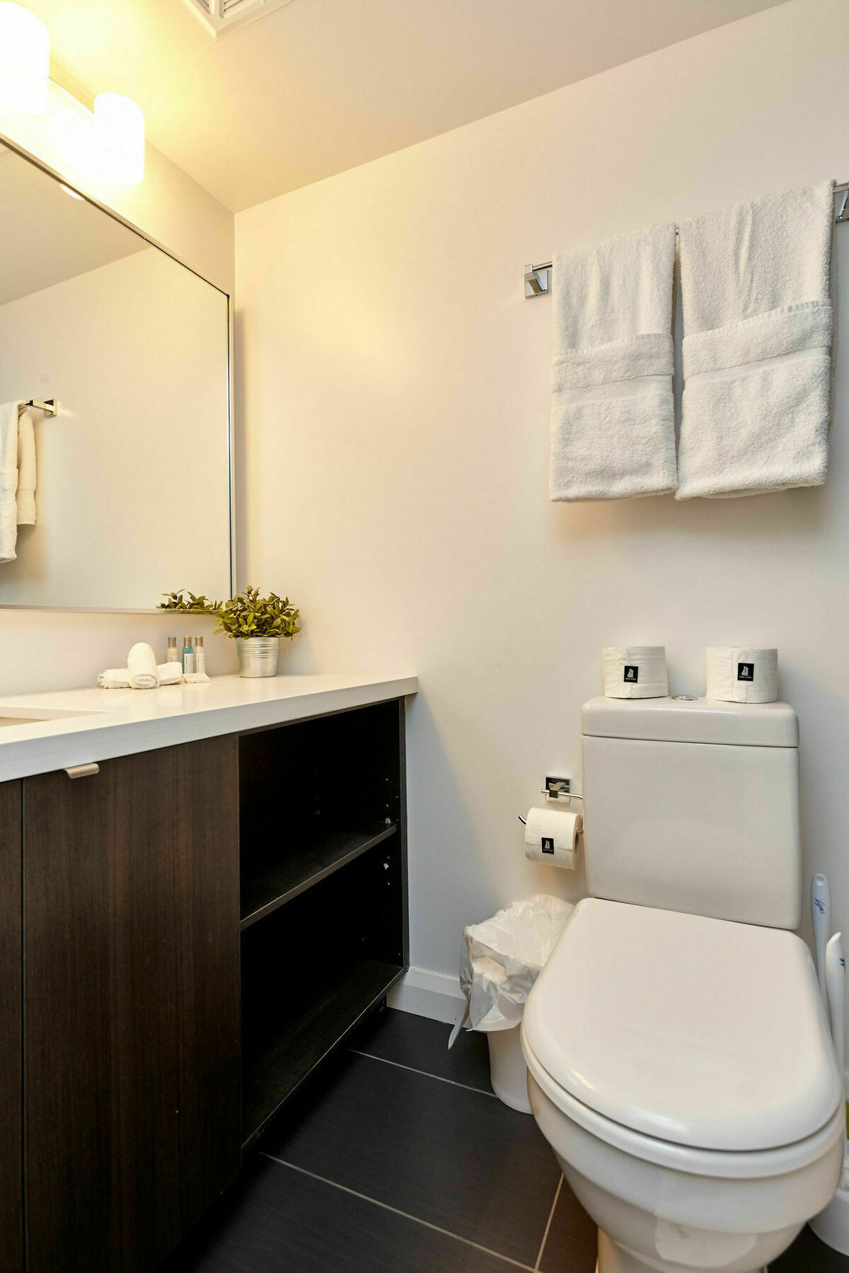 Atlas Suites - Yorkville Furnished Apartments Toronto Exterior photo