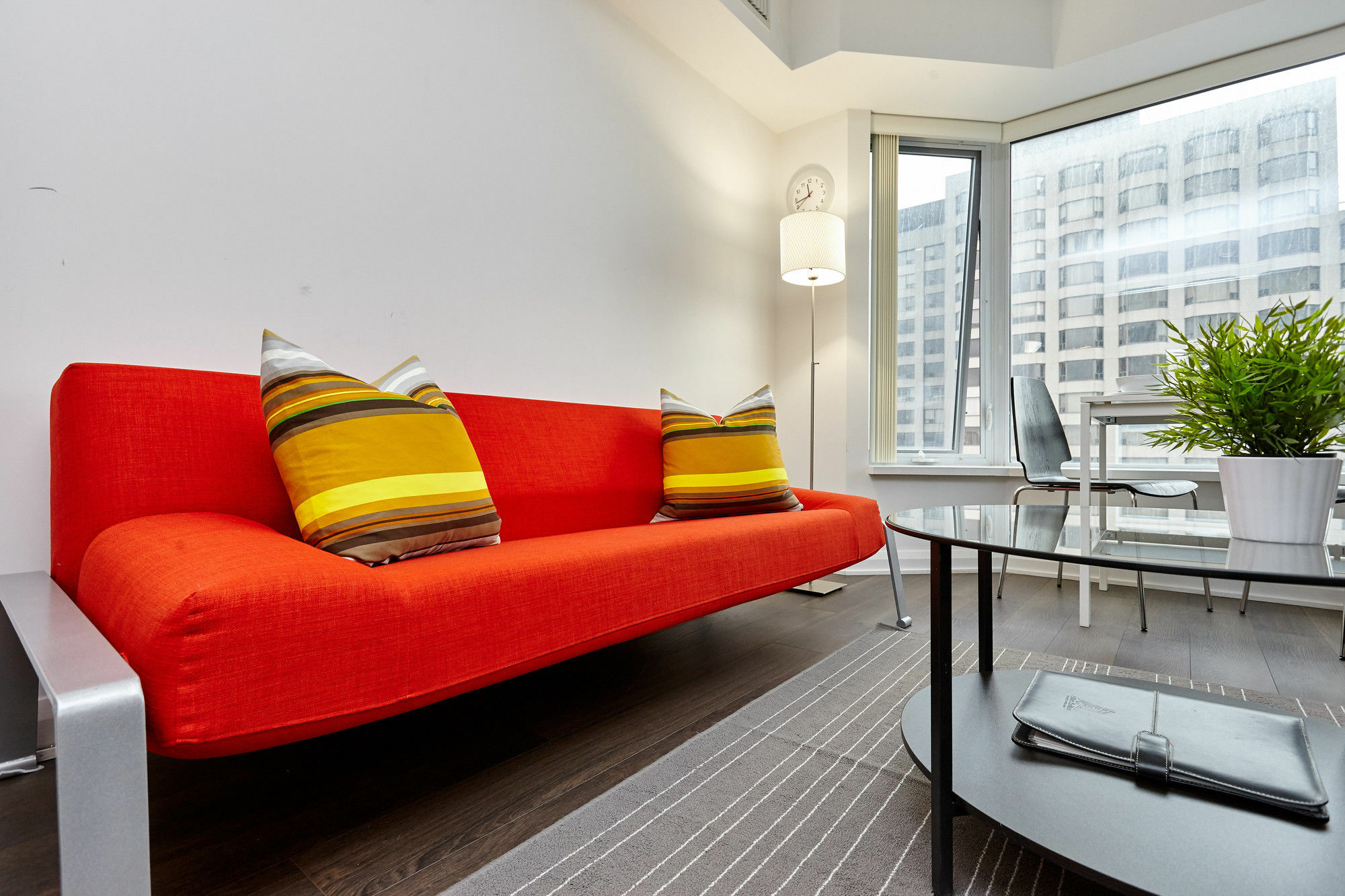 Atlas Suites - Yorkville Furnished Apartments Toronto Exterior photo
